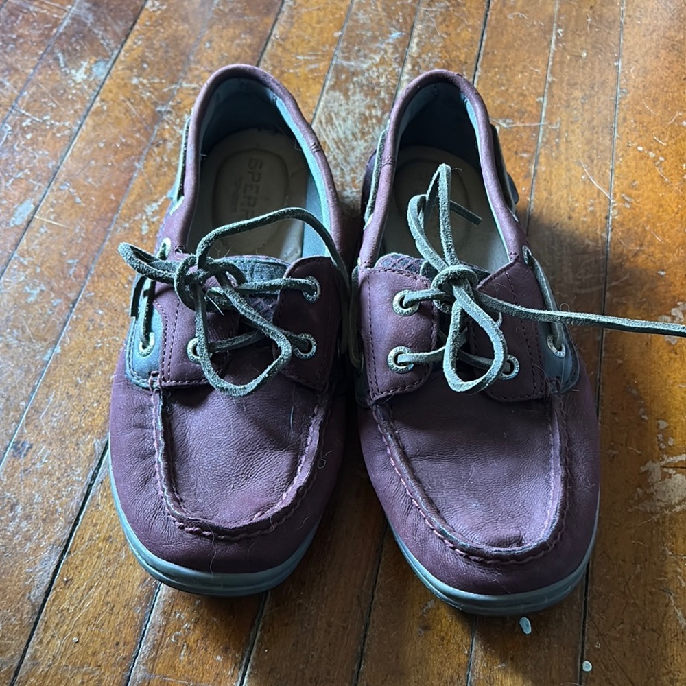 SPERRYS koifish etched Grape boat shoe